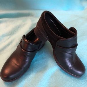 Merrell slip on leather clogs